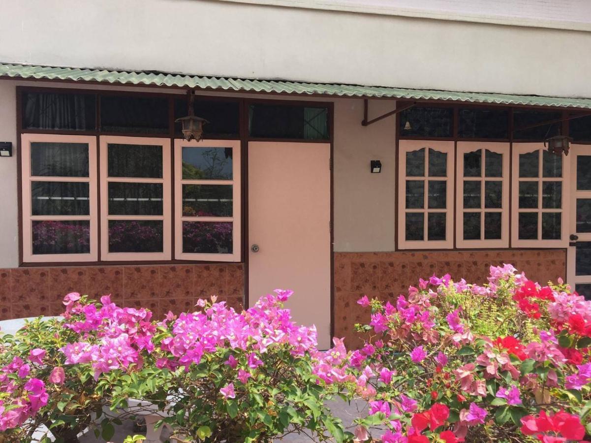 Anchana House Pantai Jomtien Bagian luar foto