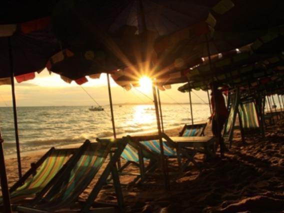 Anchana House Pantai Jomtien Bagian luar foto
