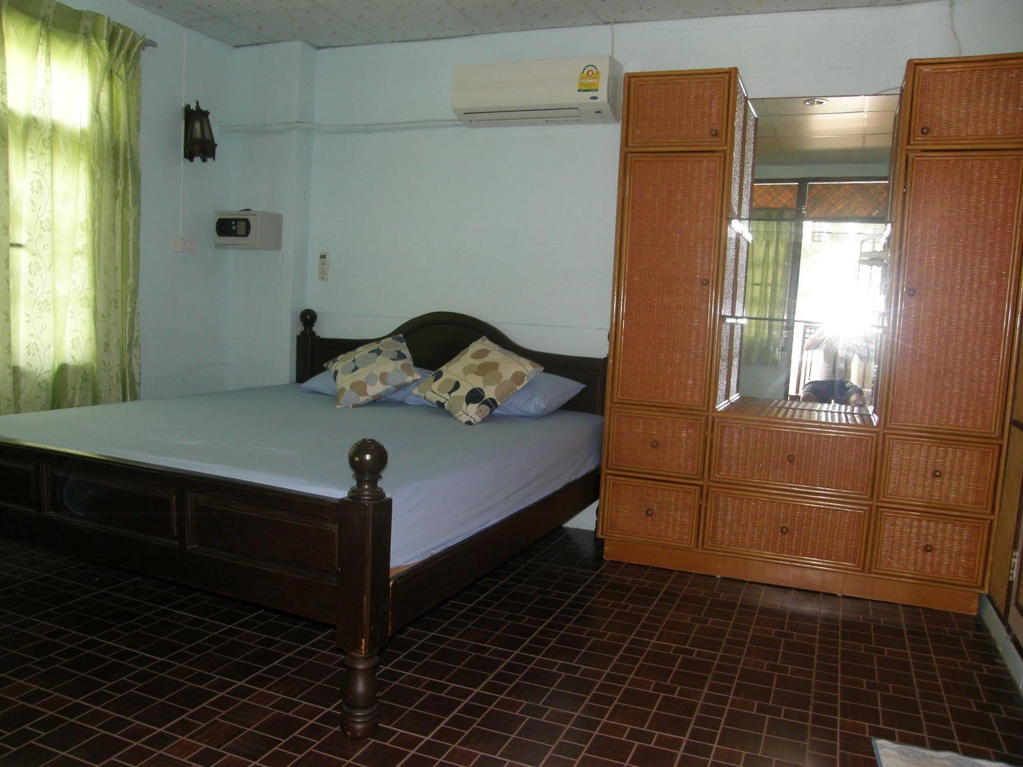 Anchana House Pantai Jomtien Bagian luar foto