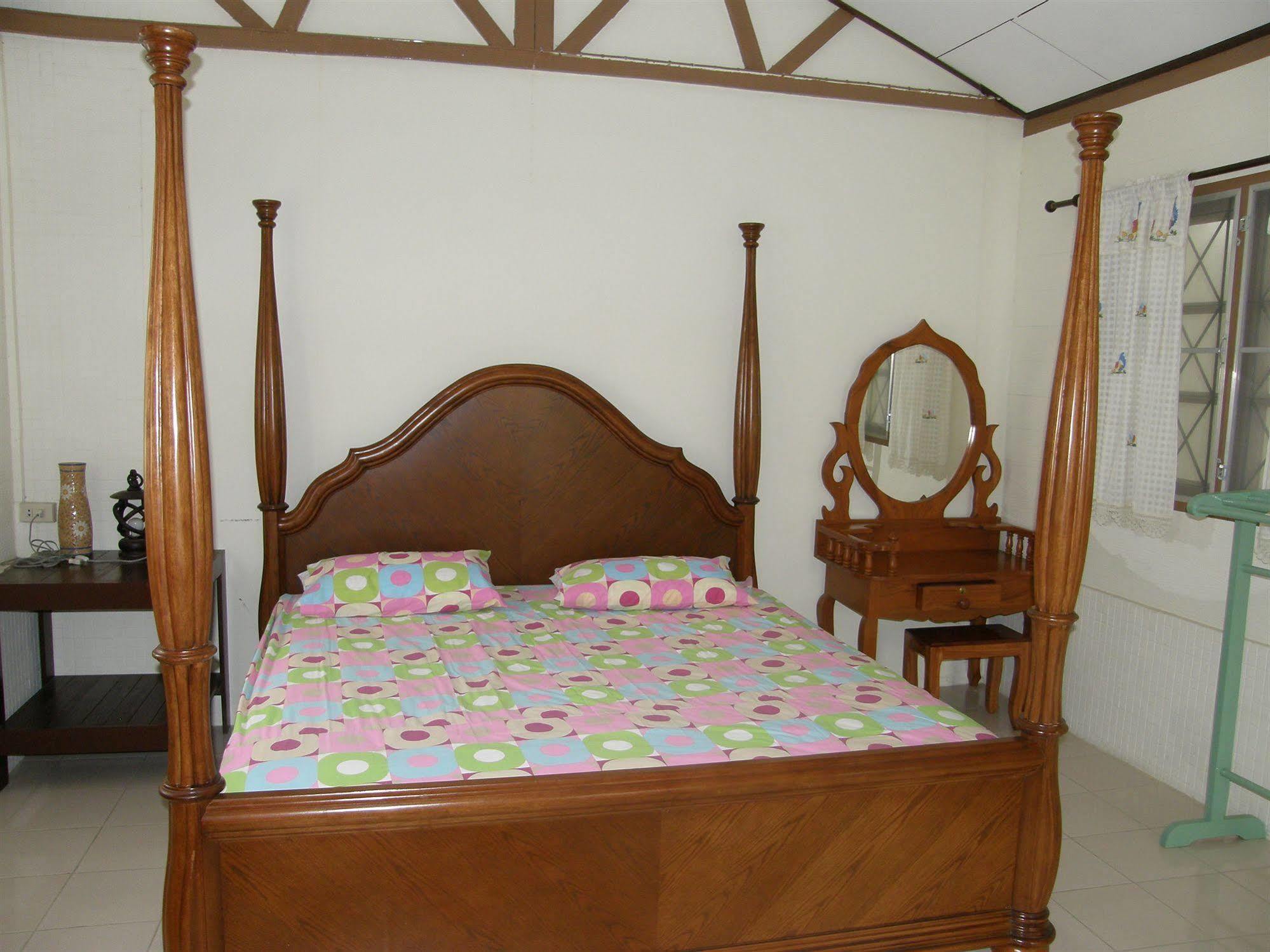 Anchana House Pantai Jomtien Bagian luar foto