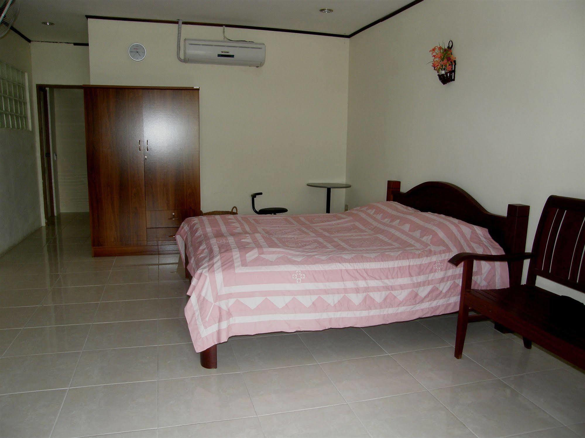 Anchana House Pantai Jomtien Bagian luar foto