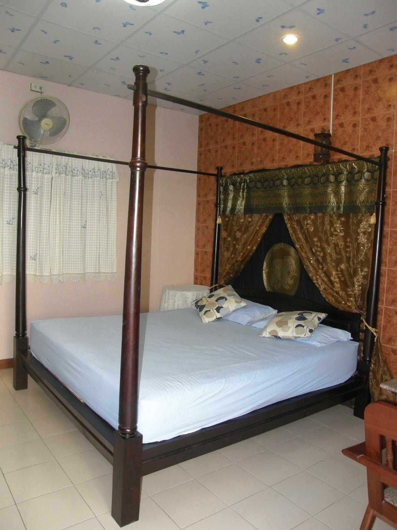Anchana House Pantai Jomtien Bagian luar foto