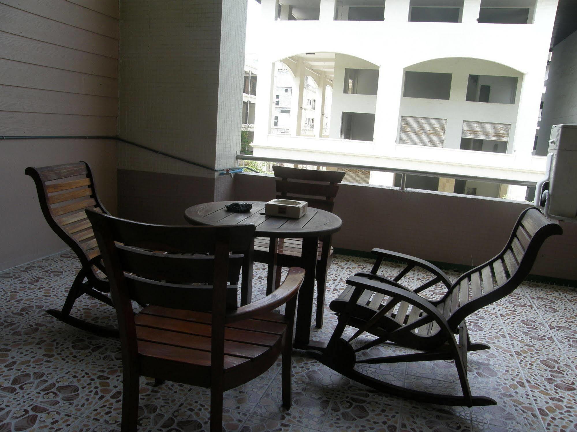 Anchana House Pantai Jomtien Bagian luar foto