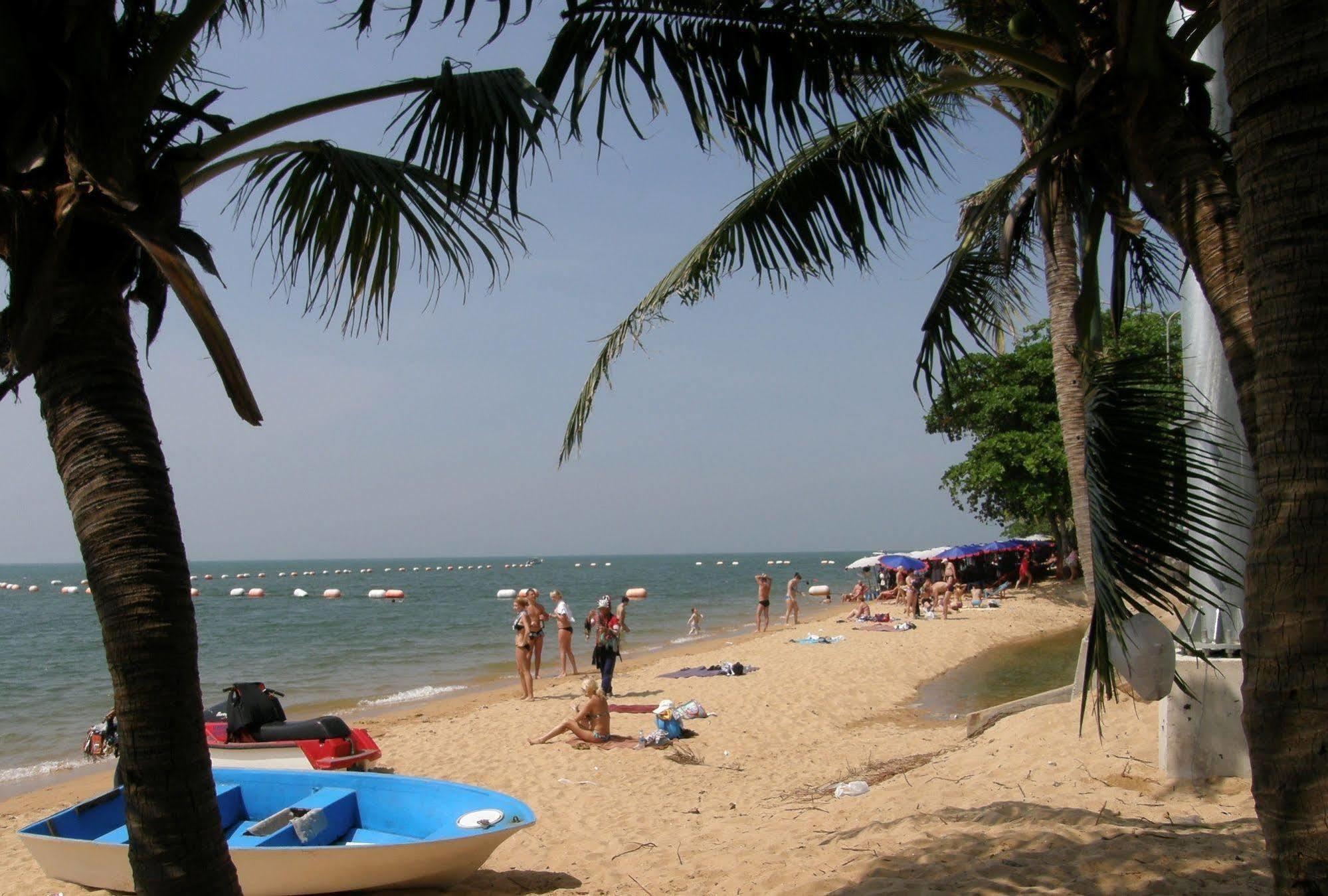 Anchana House Pantai Jomtien Bagian luar foto